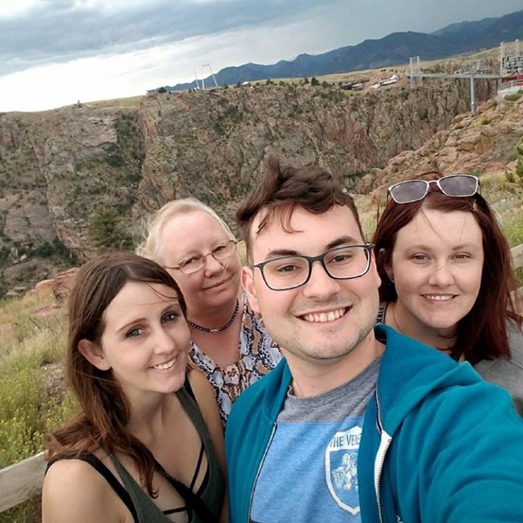 Meet your Posher, Amanda - Picture 5 of 5